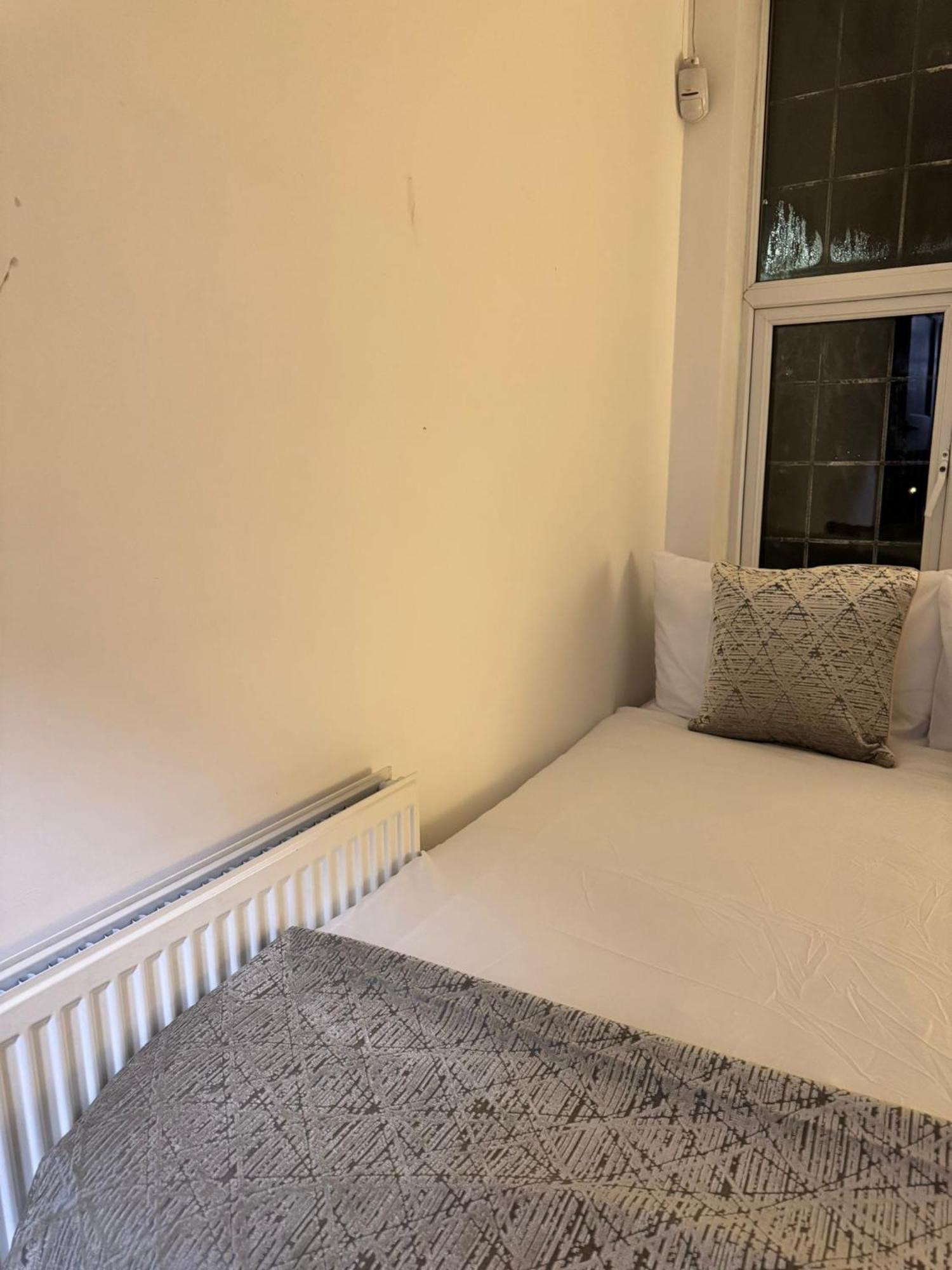 Shm Stays Solihull Hs2 Nec Airport Nr M6 M40 M42 Great For Long & Short Stays 15 Min Walk To Train Station 5 Min Drive To Town Centre Outside Bus Stops & Supermarket Free Parking 외부 사진