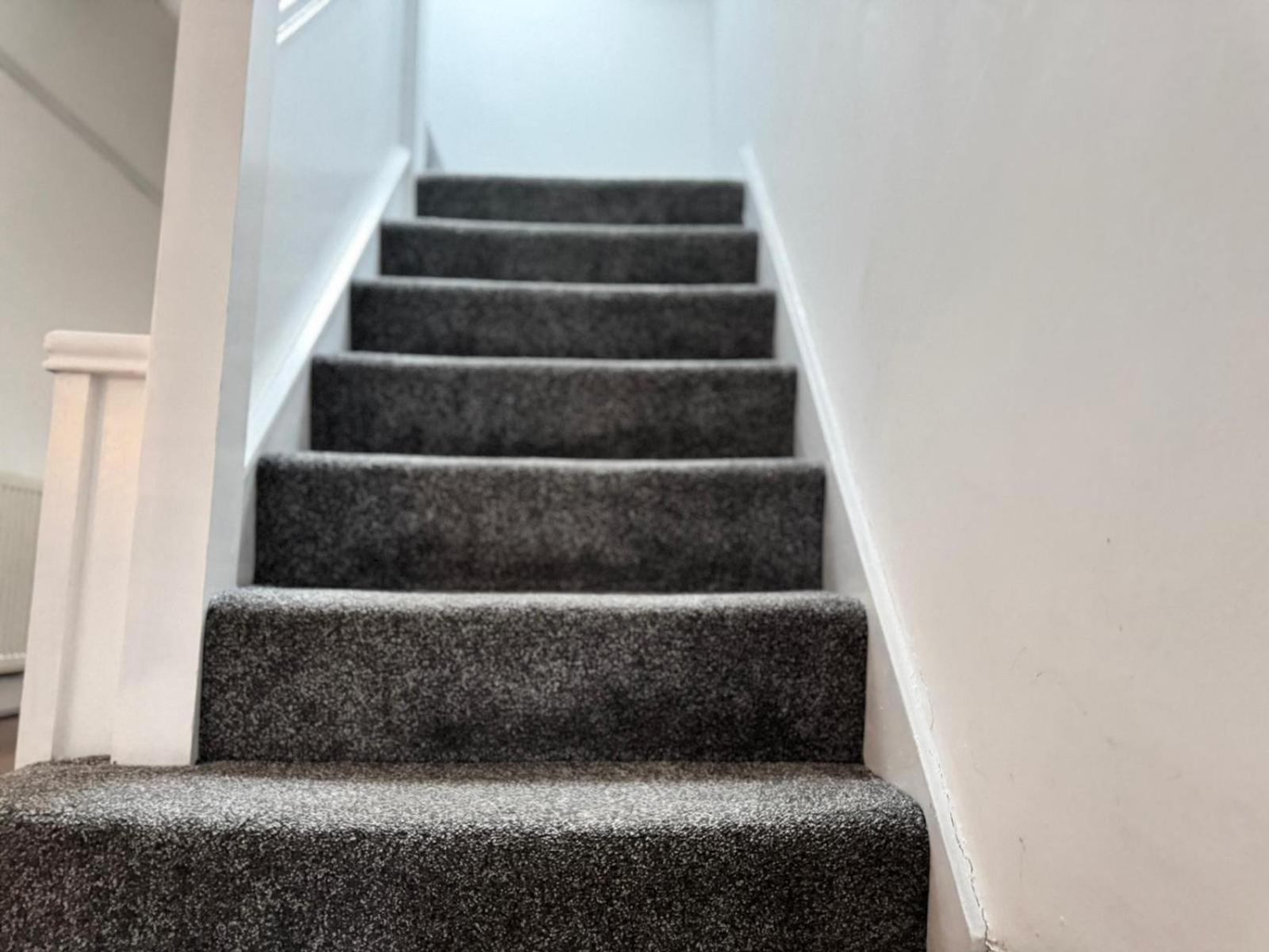 Shm Stays Solihull Hs2 Nec Airport Nr M6 M40 M42 Great For Long & Short Stays 15 Min Walk To Train Station 5 Min Drive To Town Centre Outside Bus Stops & Supermarket Free Parking 외부 사진